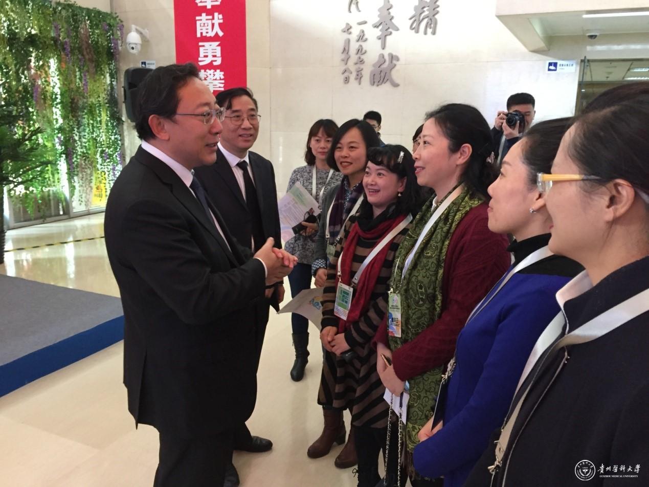 曹雪涛院士亲切接见世界杯官网教师代表团