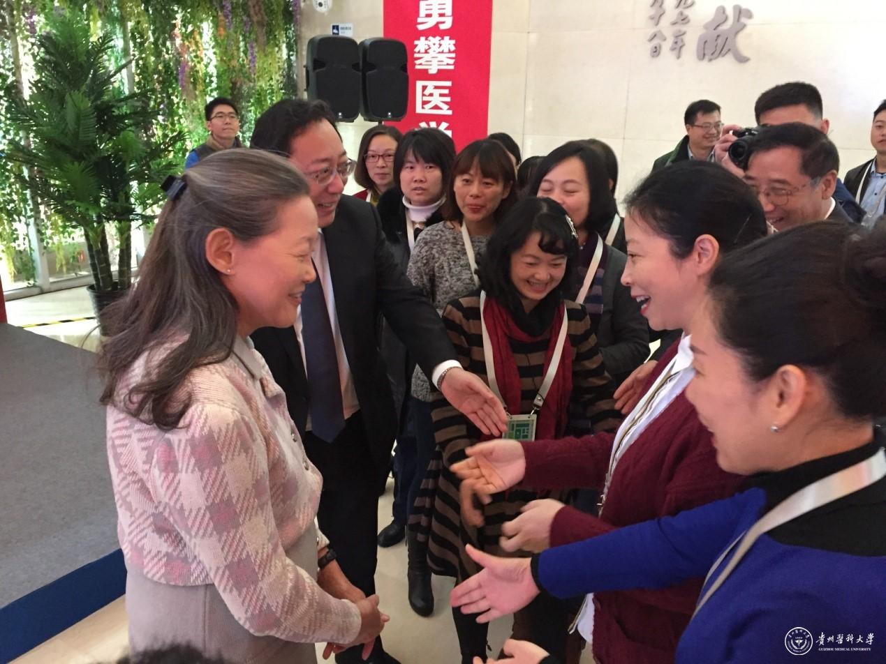 贵州老乡~哈佛大学的艾丽丝•黄教授(Alice Huang)亲切接见世界杯官网教师代表团