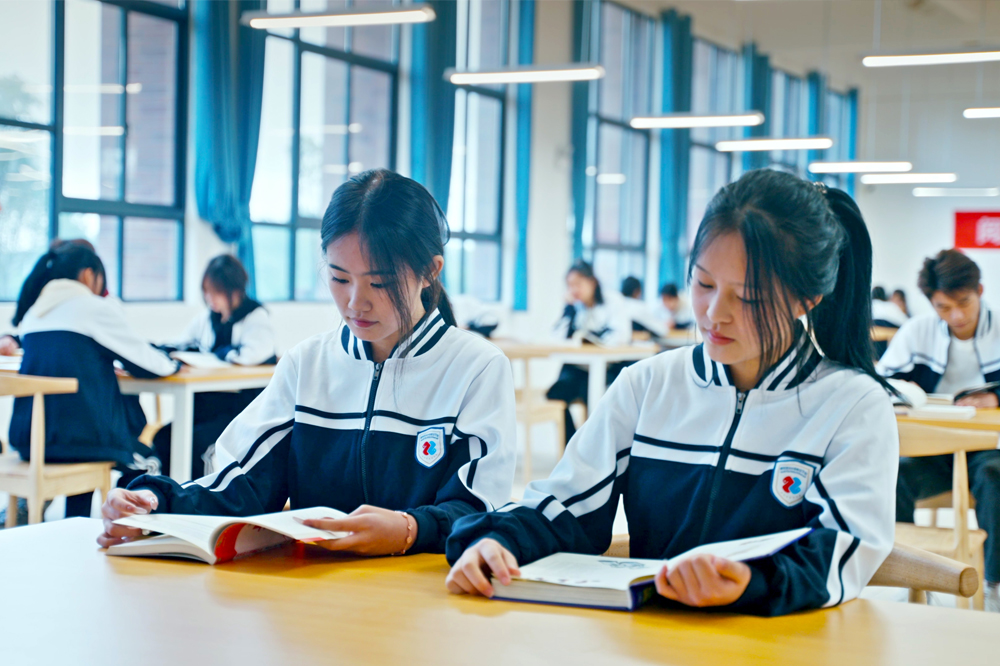 学生图书馆阅读