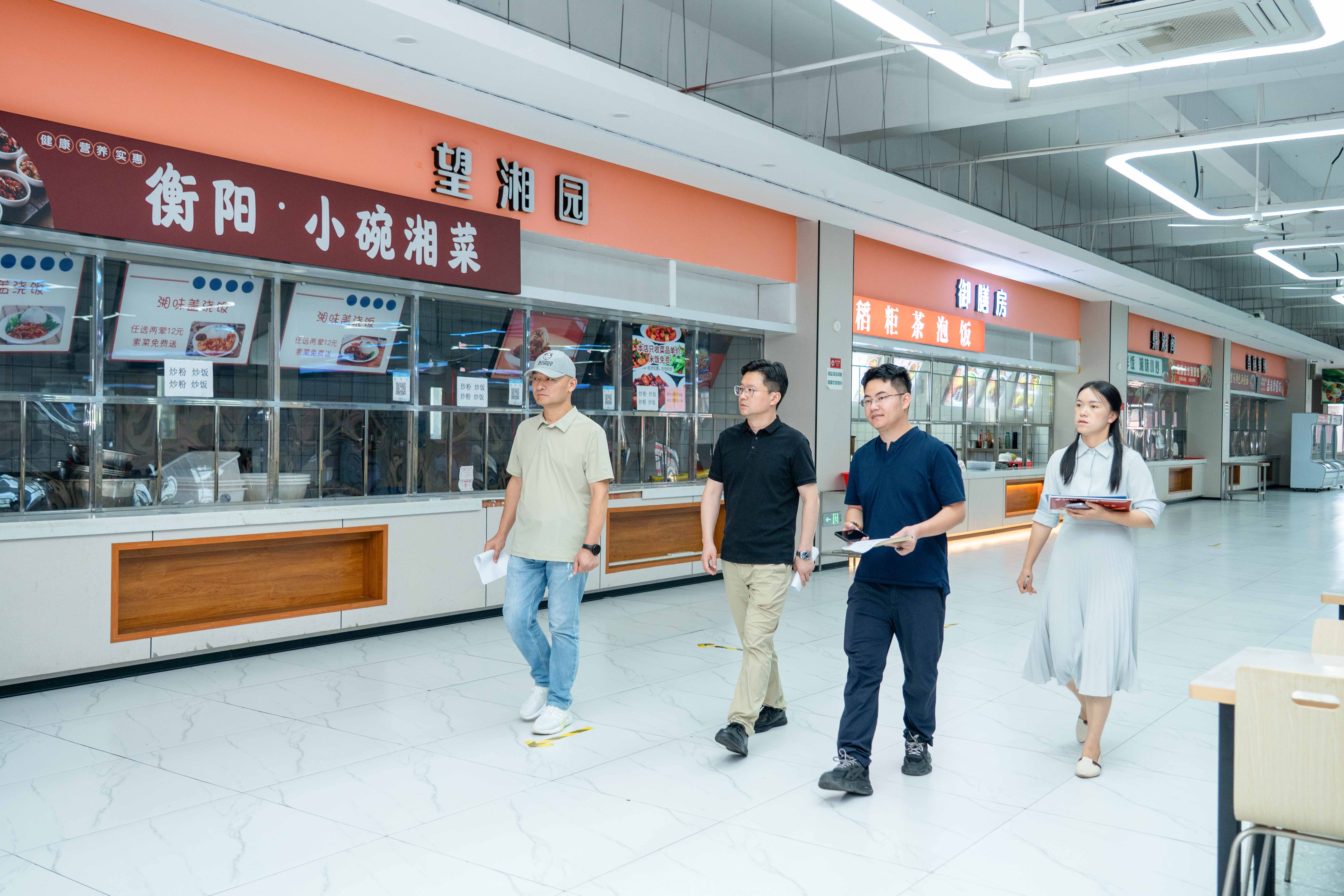 校领导深入食堂开展食品安全专项检查
